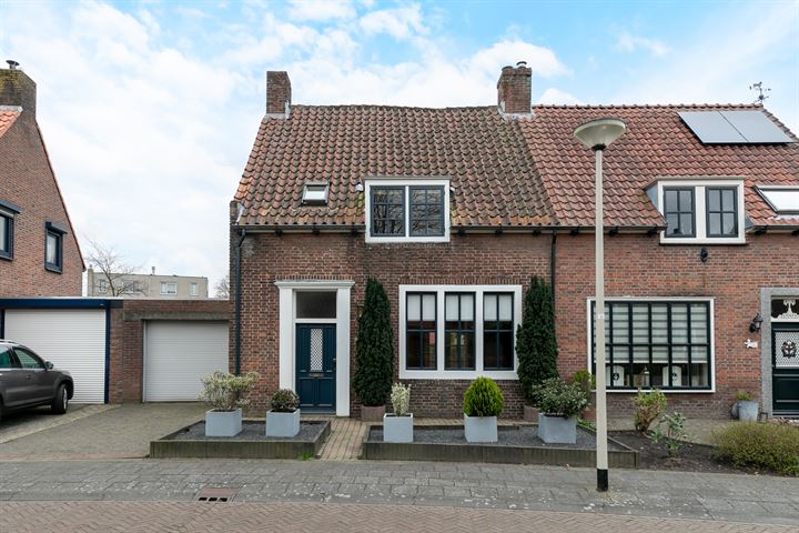 Bekijk foto 2 van Adriaan Poirtersstraat 8