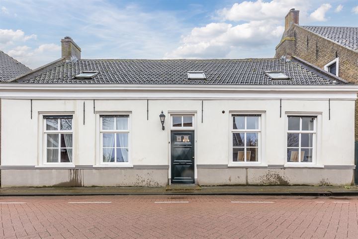 Bekijk foto 2 van Raadhuisstraat 7