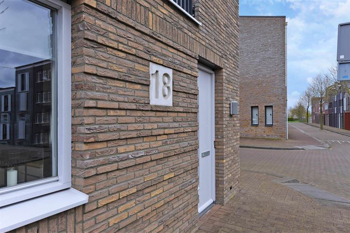 Bekijk foto 7 van Uitdamstraat 18