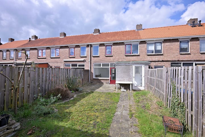 View photo 34 of Verwerstraat 46