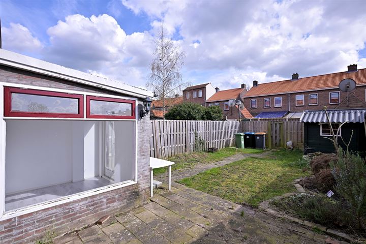 View photo 33 of Verwerstraat 46