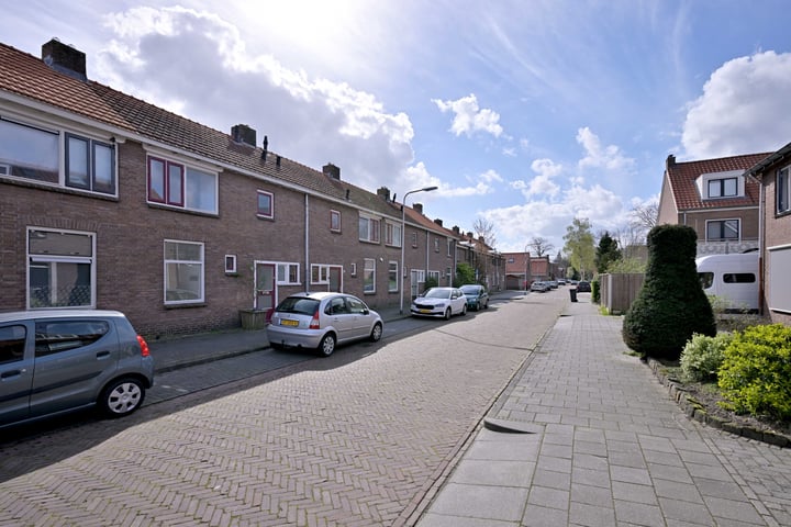 View photo 36 of Verwerstraat 46