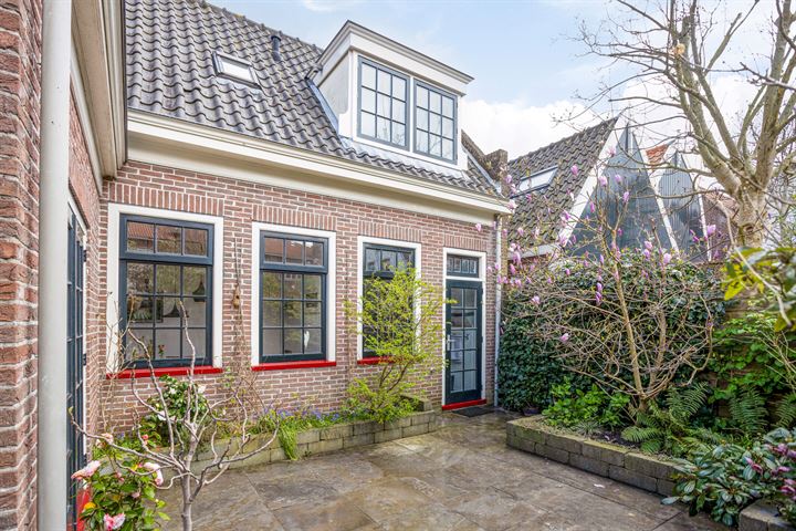 View photo 43 of Heerenstraat 3