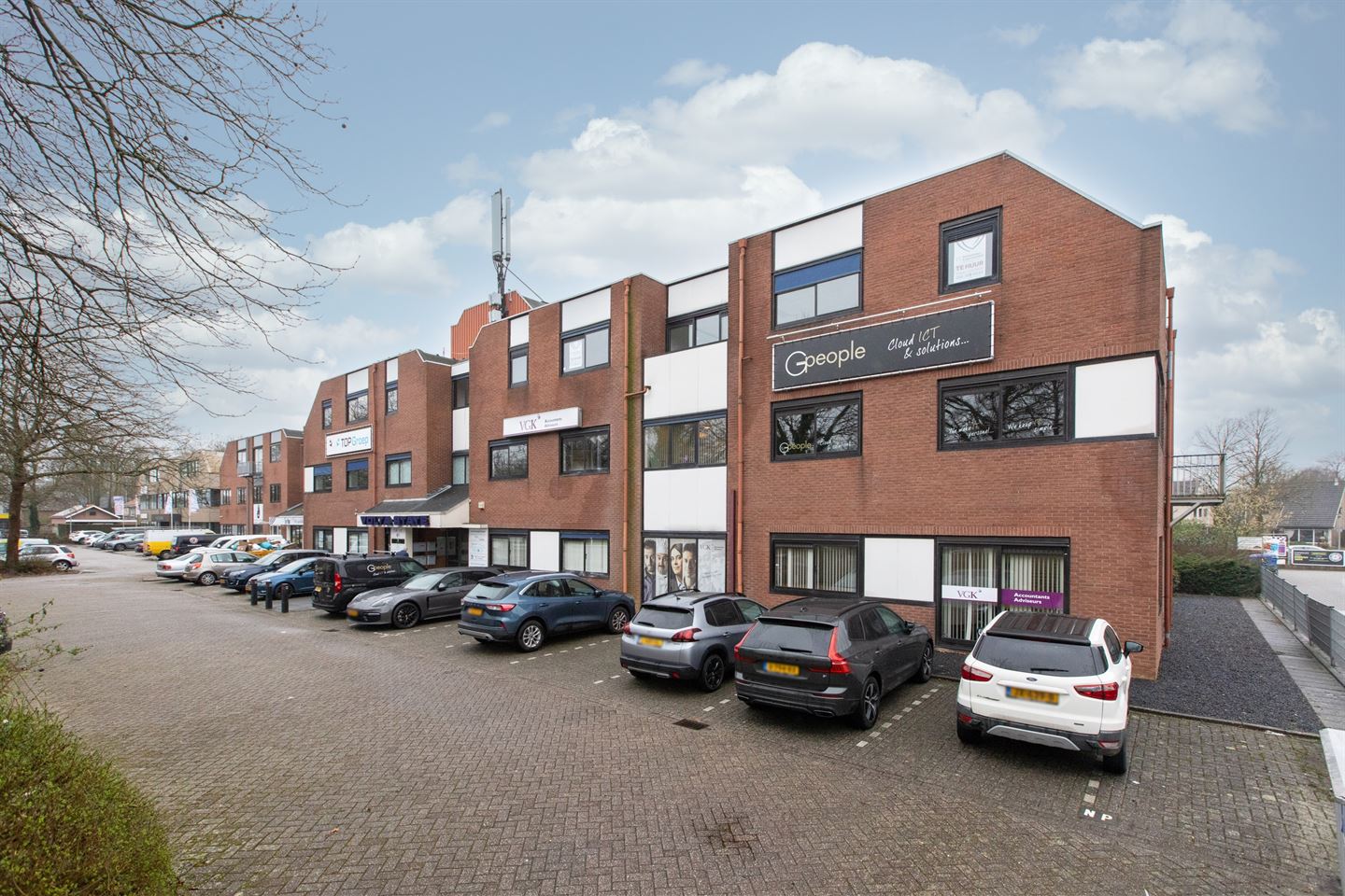 View photo 2 of Voltastraat 25