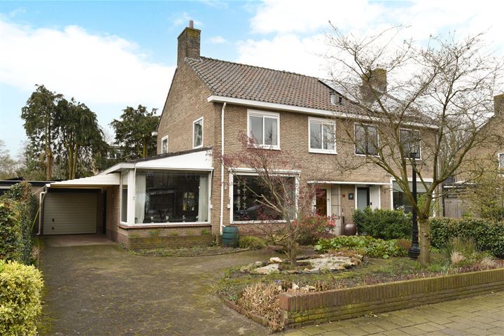 View photo 1 of Cort van der Lindenlaan 39