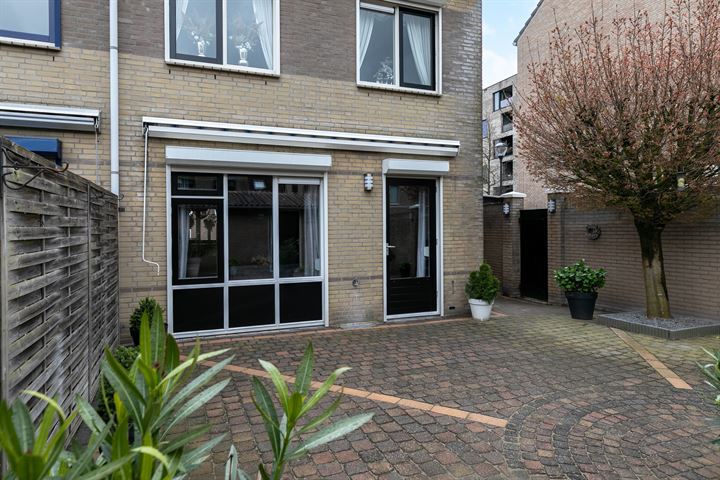 Bekijk foto 35 van Jan Ligthartstraat 8