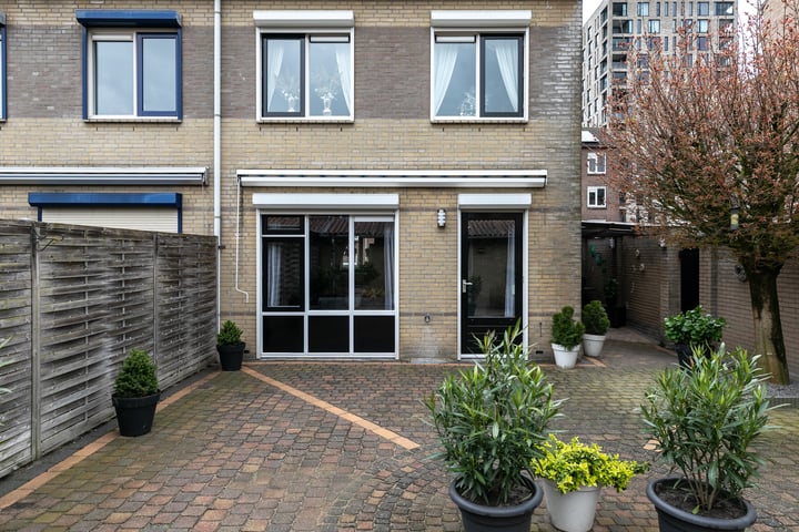 Bekijk foto 34 van Jan Ligthartstraat 8