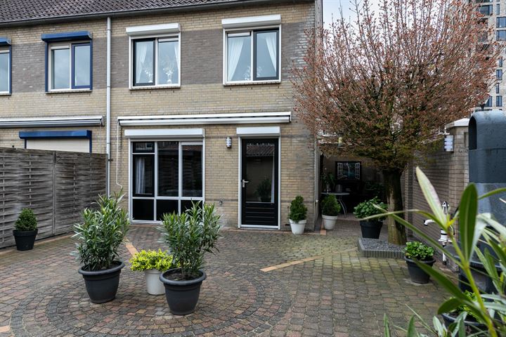 Bekijk foto 33 van Jan Ligthartstraat 8