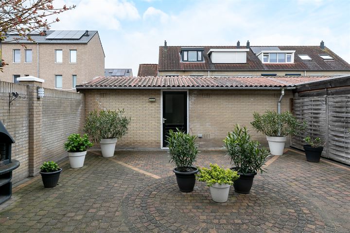 Bekijk foto 37 van Jan Ligthartstraat 8