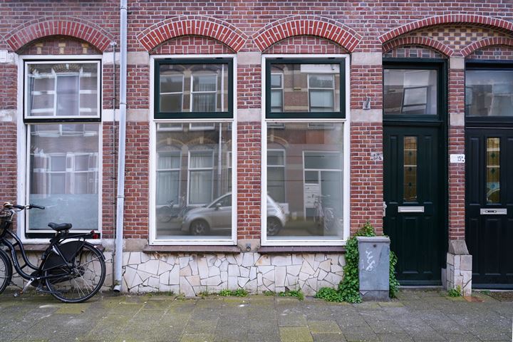 Bekijk foto 2 van Prins Hendrikstraat 15