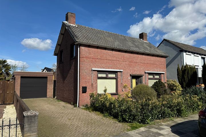 Bekijk foto 1 van Rucphensestraat 18