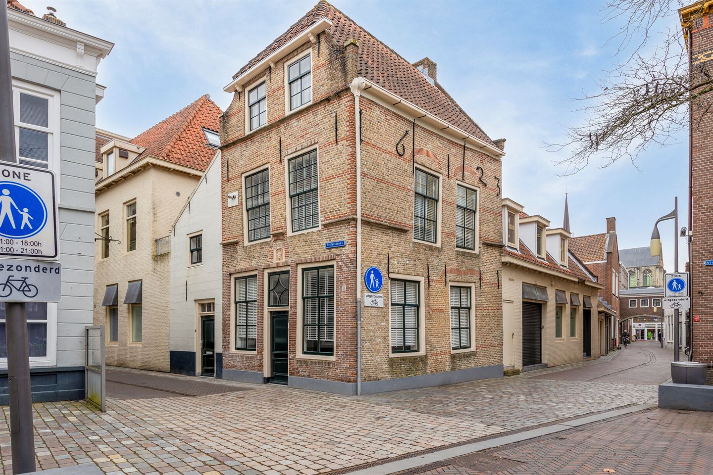 Bekijk foto 1 van Rijfelstraat 1