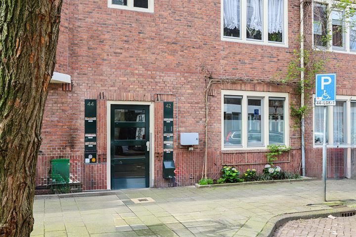 View photo 2 of Mauvestraat 42-HS