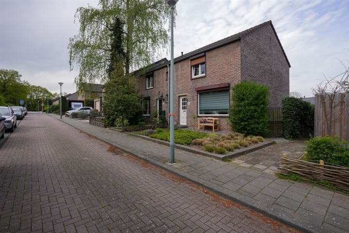 Bekijk foto 1 van Honingboomstraat 8