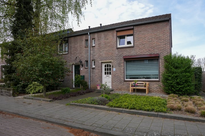 Bekijk foto 34 van Honingboomstraat 8