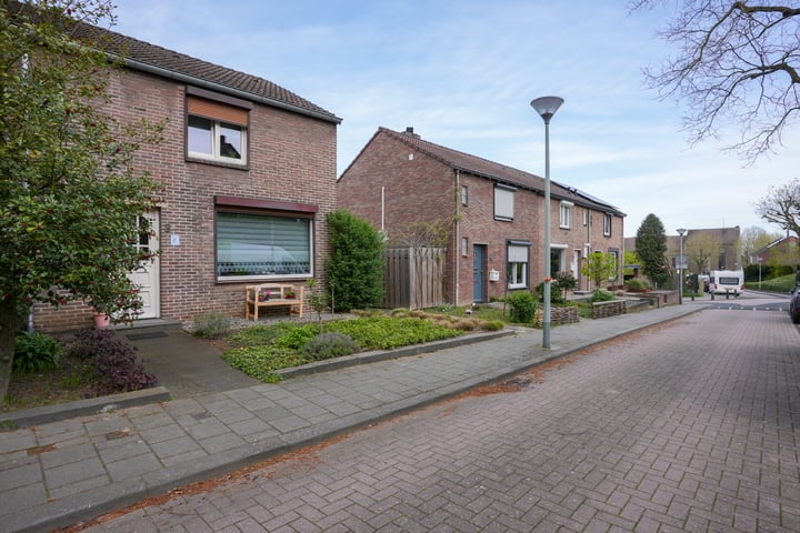 Bekijk foto 35 van Honingboomstraat 8