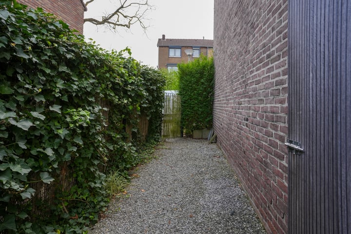 Bekijk foto 36 van Honingboomstraat 8