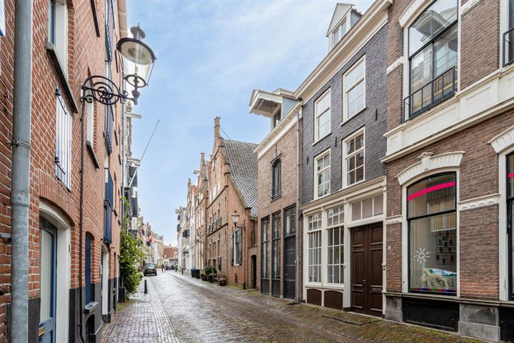 View photo 4 of Menstraat 8