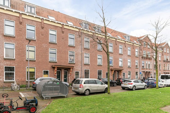 Bekijk foto 1 van Aagje Dekenstraat 31