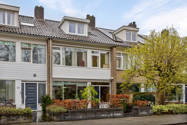 Bekijk foto 1 van Roland Holststraat 22