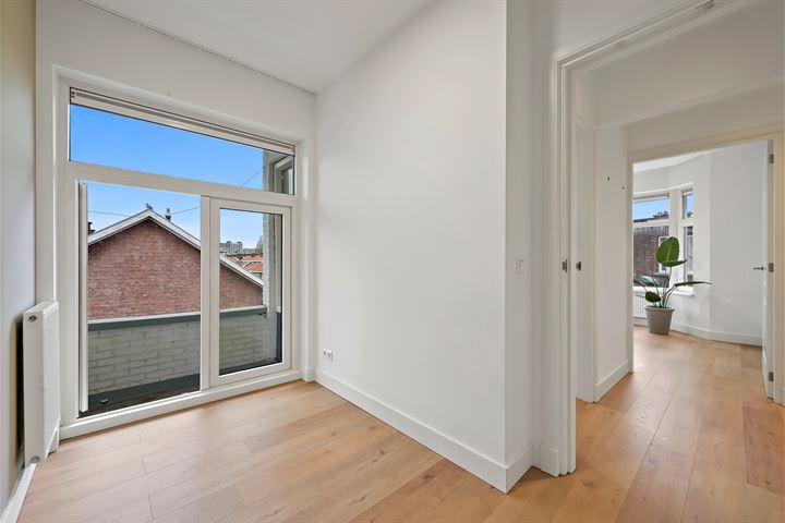 View photo 19 of Linnaeusstraat 297