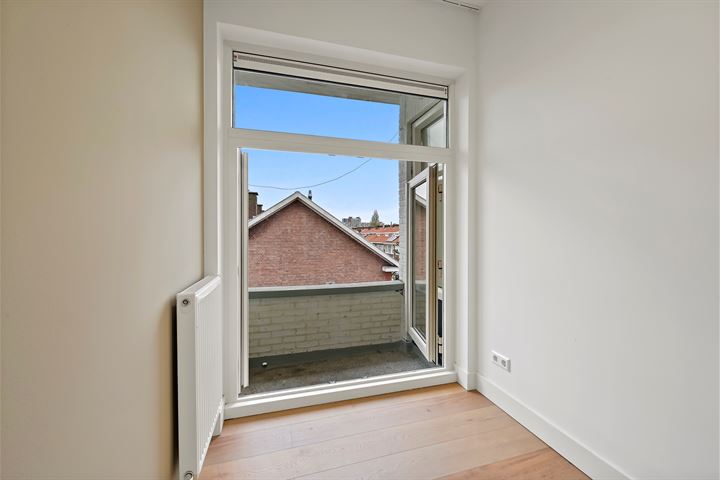 View photo 21 of Linnaeusstraat 297