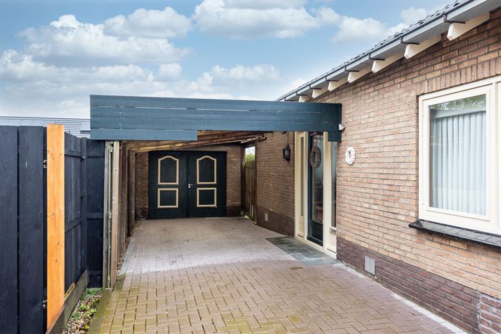 View photo 19 of Schoolweg 57