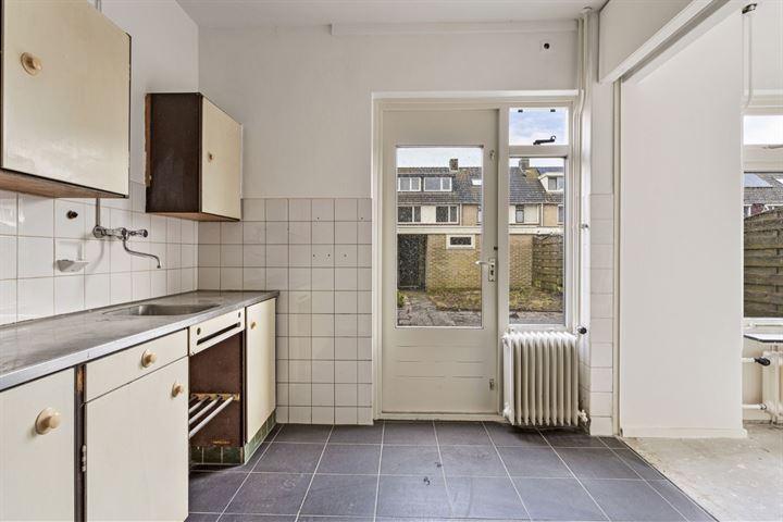 View photo 9 of Rousseaustraat 19