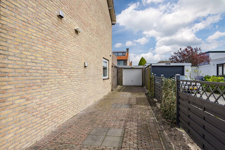 Bekijk foto 40 van Lijsterbesstraat 2