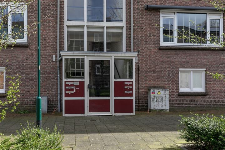 Bekijk foto 10 van Mgr. Zwijsenstraat 7