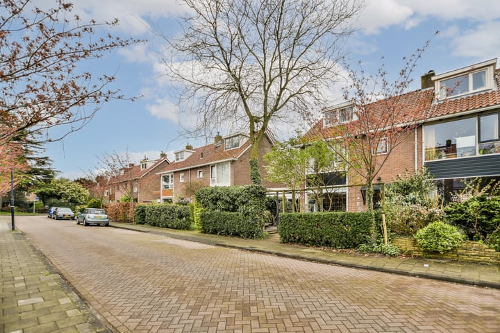 View photo 1 of Doude van Troostwijkstraat 9