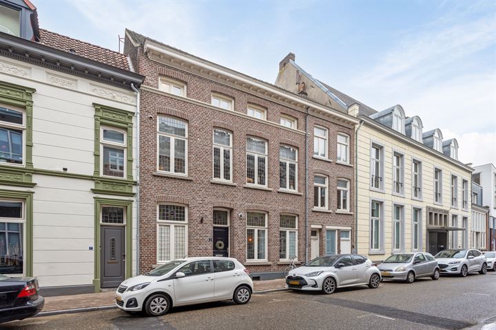 Bekijk foto 40 van Lindanusstraat 1