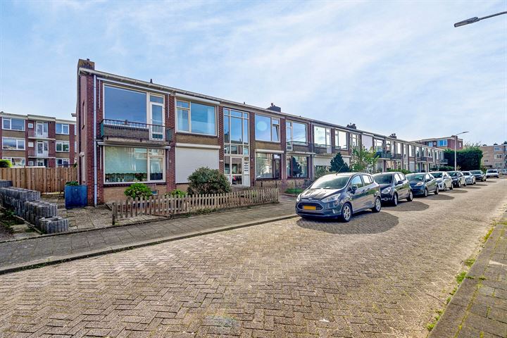 Bekijk foto 1 van Dr. de Visserstraat 32