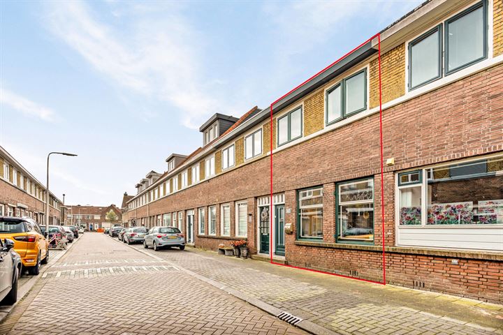 View photo 1 of Staringstraat 19