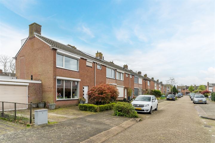 Bekijk foto 3 van Seringenstraat 1