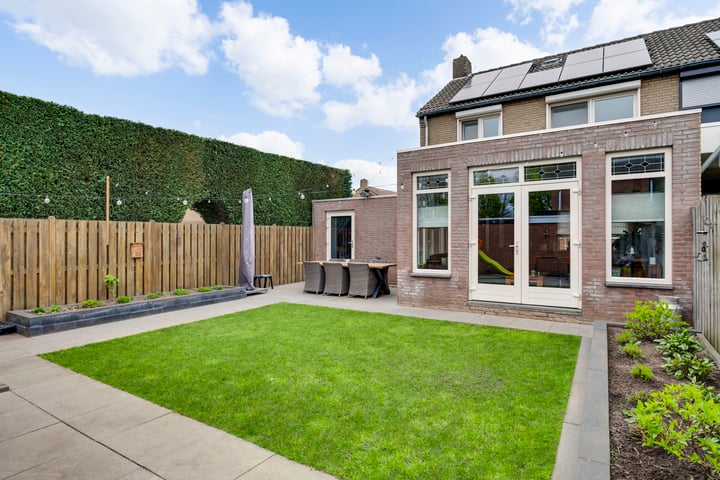 View photo 18 of Antoniusstraat 21