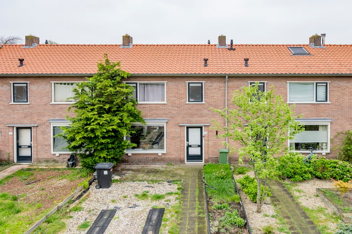 Bekijk foto 1 van De Ruyterstraat 18