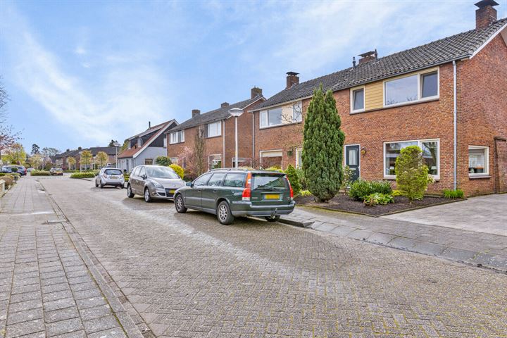 Bekijk foto 32 van Marijkestraat 24