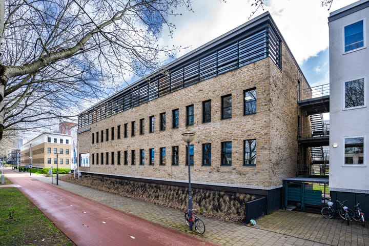 Naritaweg 211