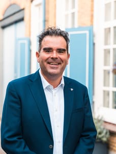 Henk Sturris  - Makelaar (Directeur)