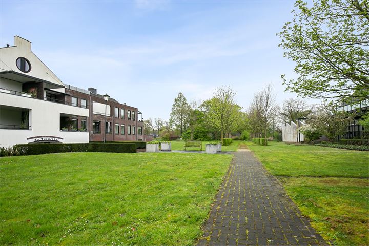 Bekijk foto 48 van Karmelhof 8