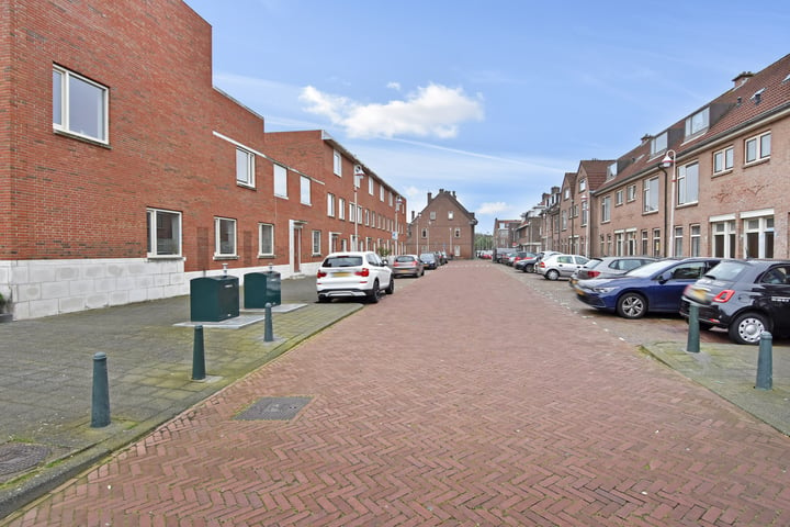 View photo 42 of Zeezwaluwstraat 47