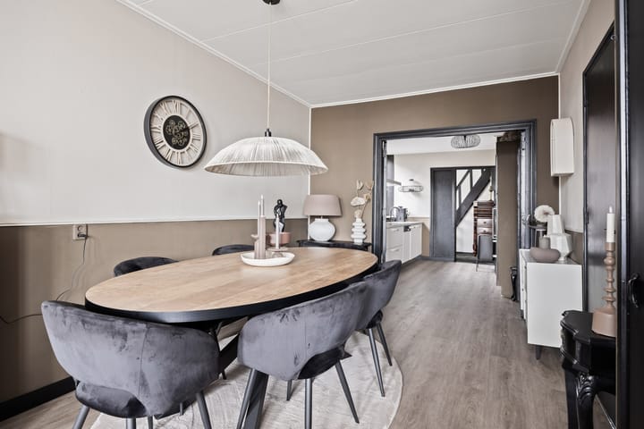 Photo 30 of Voorstraat 17