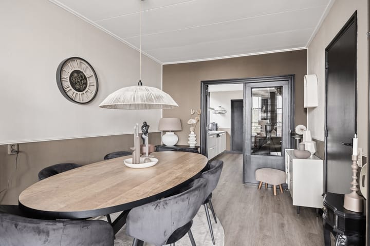 Photo 29 of Voorstraat 17