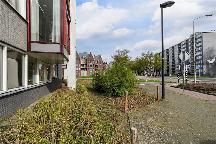 Bekijk foto 44 van Dr.van Helvoortstraat 72