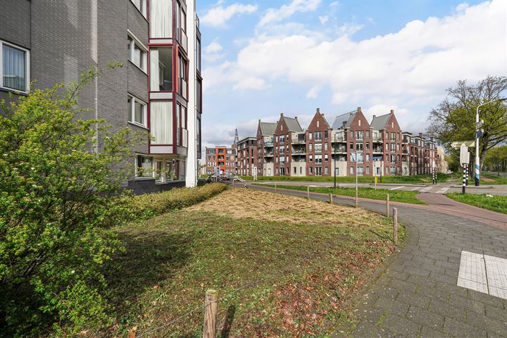 Bekijk foto 43 van Dr.van Helvoortstraat 72