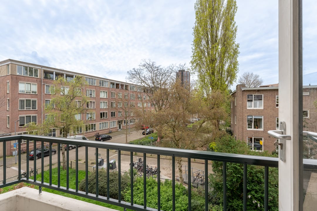 Photo 11 of Vredenoordlaan 50-C