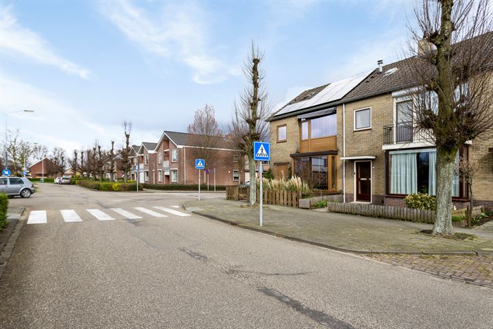 View photo 2 of Zeestraat 44