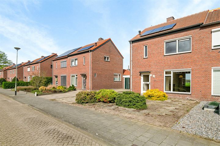 Bekijk foto 3 van van Broekhuizenstraat 13