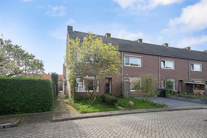 View photo 2 of Willem-Alexanderstraat 1